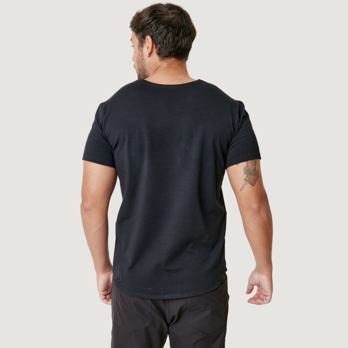 T-SHIRT POCKET FIT
